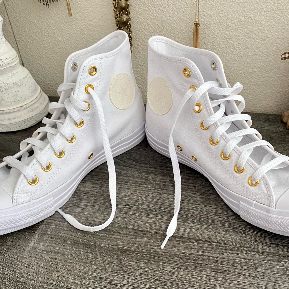 Gently Used - Converse All-Star High Tops - Size 9.5 - Picture 5 of 16